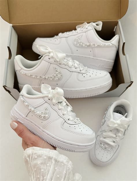 hochzeits sneaker nike in weiss bestellen in deutschland|Braut Sneaker: Bequeme & legere Schuhe für coole Bräute.